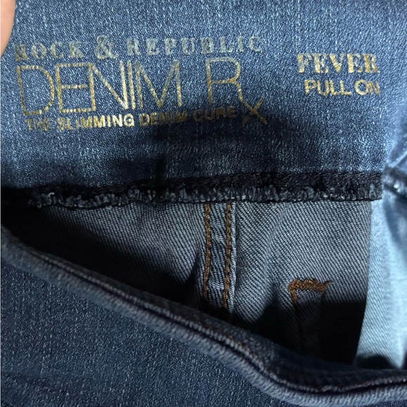 Women’s size 4 Rock & Republic Fever Pull-On Crop - Picture 4 of 5